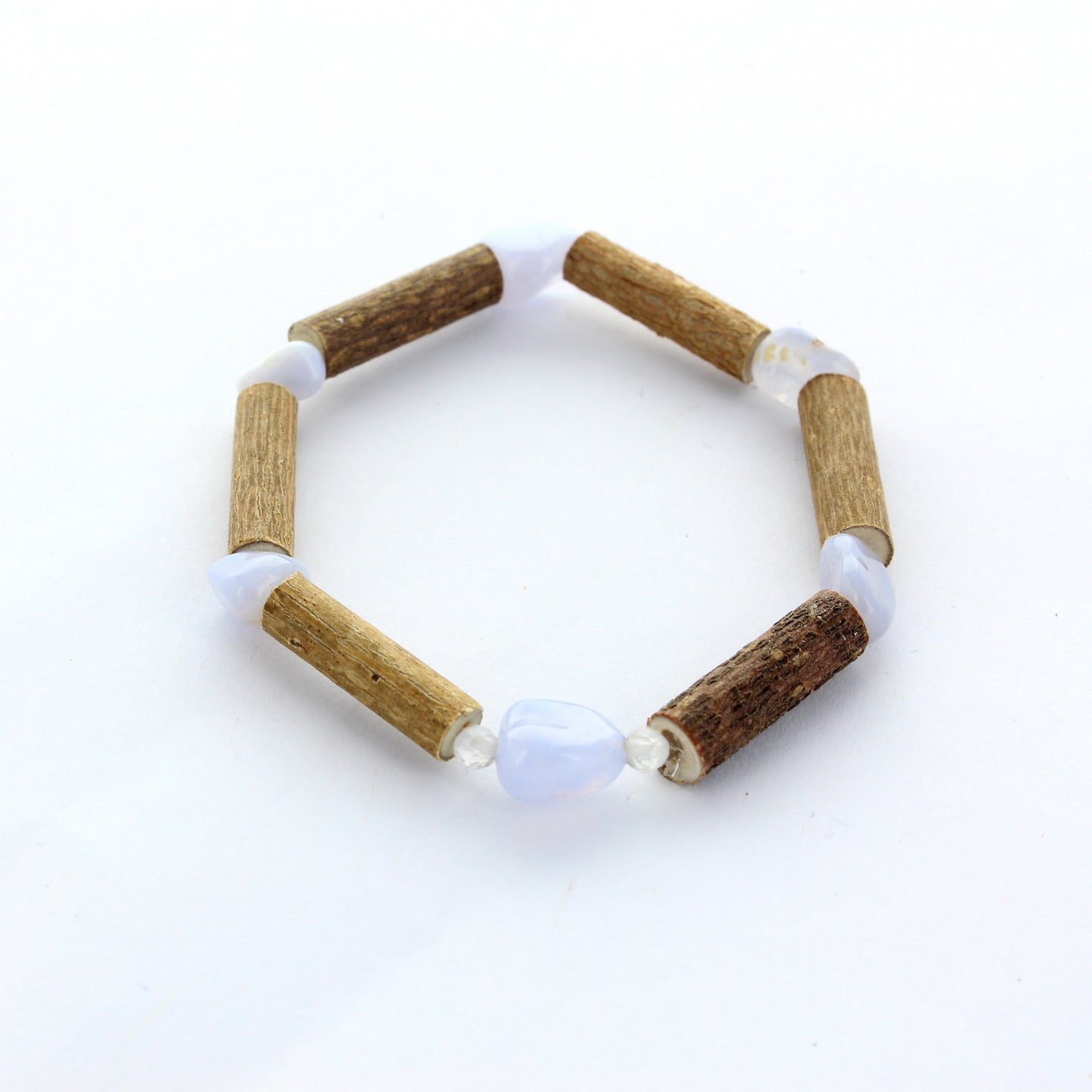 Bracelet Calcédoine pour l'Équilibre Naturel en Noisetier et Cristal de Roche